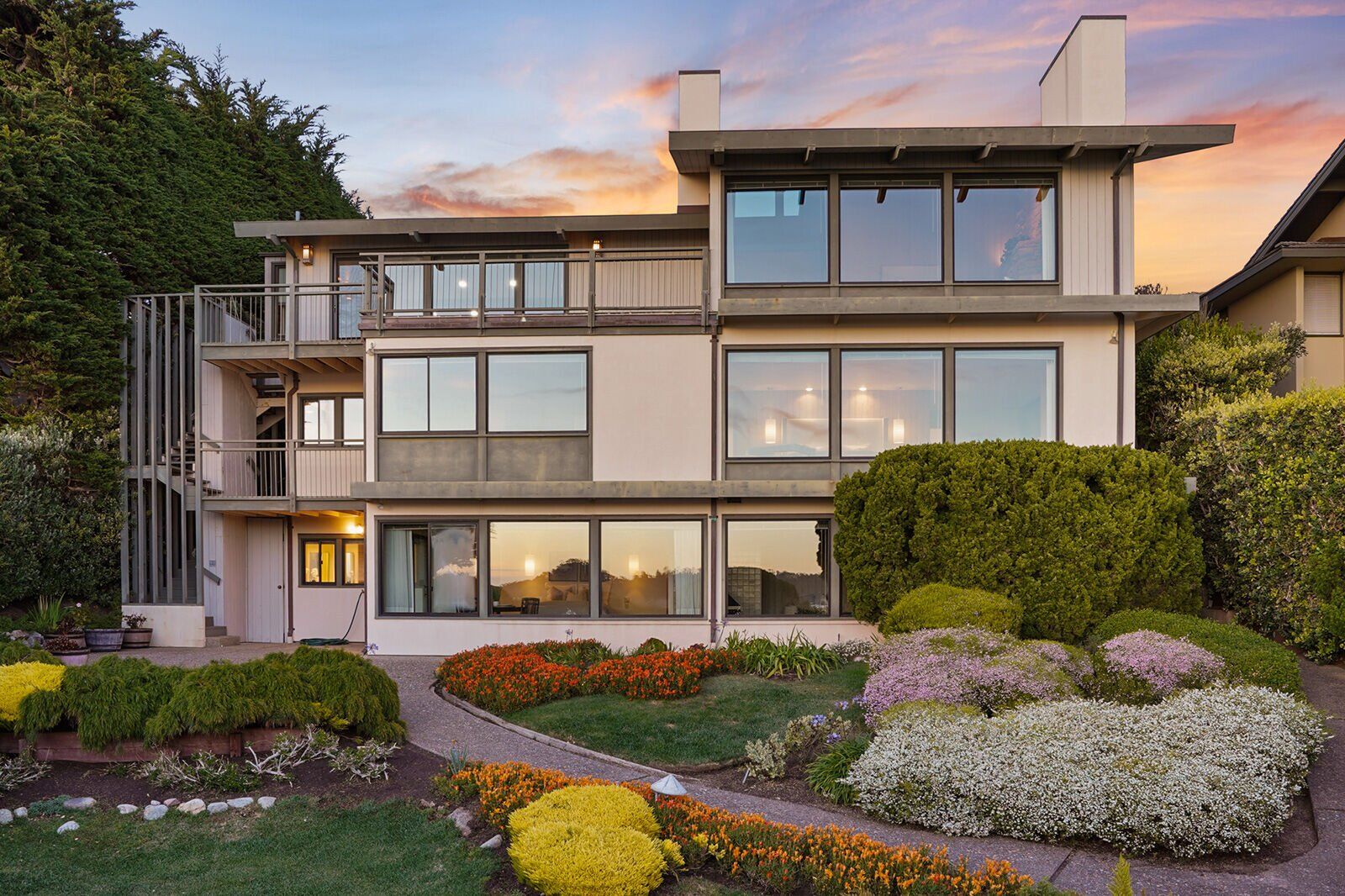 Betty White home 2
